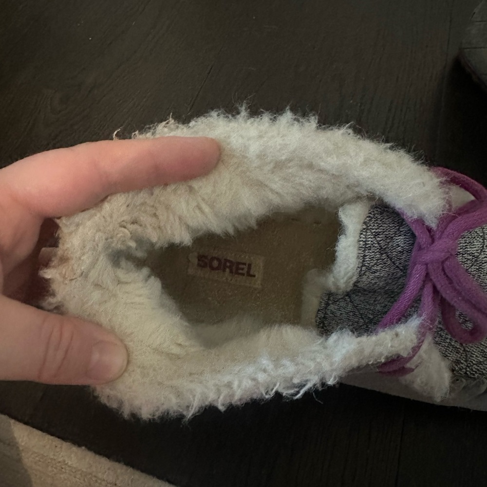 Sorel Women’s slippers - Picture 2 of 4